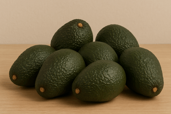 Kremsi dokusu, yoğun aroması ve E vitamini zenginliğiyle 1 kg ithal avokado Hass, sağlıklı sofralar için avokadom.com güvencesiyle kapınızda!