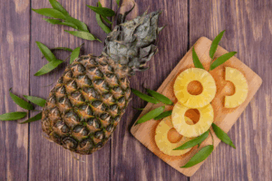 Yerli üretim ananas tatlı, taptaze aroması ve zengin besin içeriğiyle tropikal lezzeti sofralarınıza taşır. Doğal, sağlıklı ve yerel bir meyve seçimi!